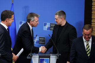 Spojenci Ukrajiny jí v Bruselu přislíbili další pomoc za jednu miliardu dolarů - Seznam Zprávy